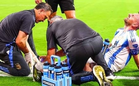 চোট নিয়ে মাঠ ছাড়লেন লিওনেল মেসি,ভেঙে পড়লেন কান্নায়!