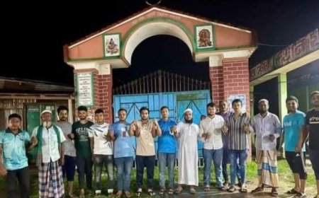 সংখ্যালঘুদের উপাসনালয়ে পাহারা দিচ্ছে ছাত্র জনতা