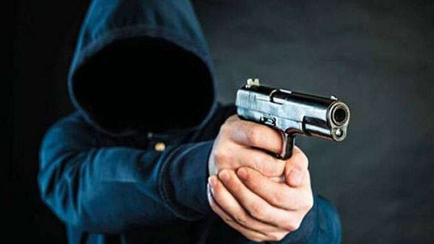 চট্টগ্রামে প্রকাশ্যে দু’জনকে গুলি করে হত্যা