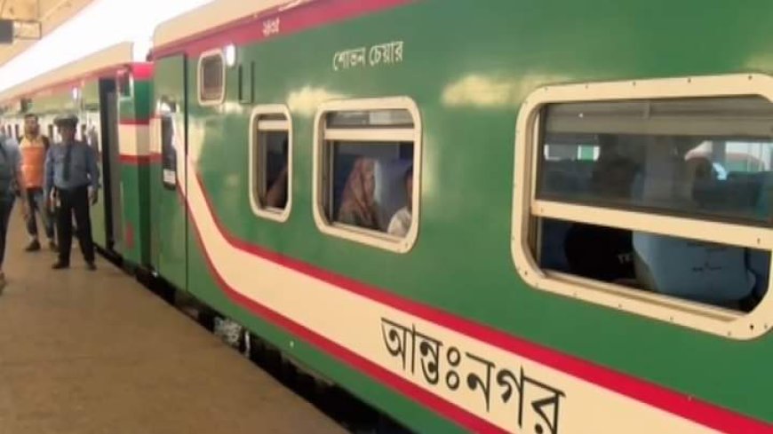 কমেছে শিডিউল বিপর্যয়, কমলাপুরে স্বাভাবিক হচ্ছে ট্রেন চলাচল