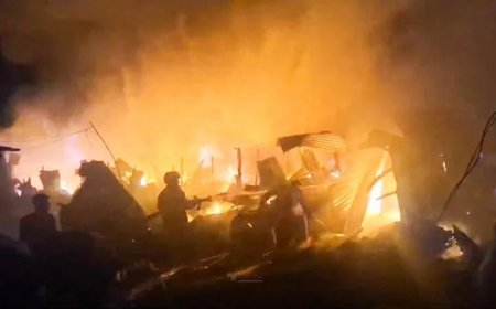 কুমিল্লায় আগুনে পুড়ল শতাধিক দোকান