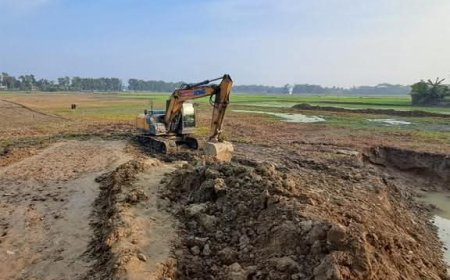 চাঁদপুর সদর রামপুর ইউনিয়নে অনুমতি ছাড়াই ফসলি জমির মাটি কাটছে ভ্যাকু দিয়ে