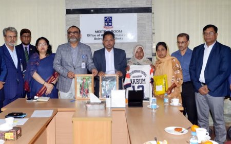 জুলাই স্মৃতি সংগ্রহশালায় শহিদ আবু সাঈদ ও শহিদ ওয়াসিম-এর ব্যবহৃত জিনিসপত্র হস্তান্তর