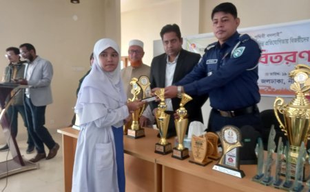 জলঢাকায বিভিন্ন প্রতিযোগীতায় বিজয়ীদের মাঝে পুরস্কার বিতরণ