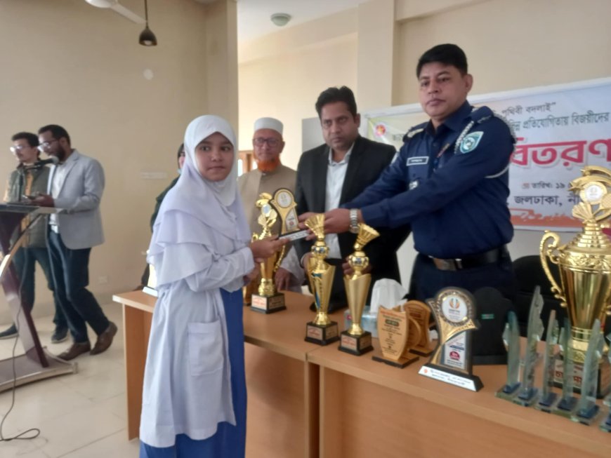 জলঢাকায বিভিন্ন প্রতিযোগীতায় বিজয়ীদের মাঝে পুরস্কার বিতরণ