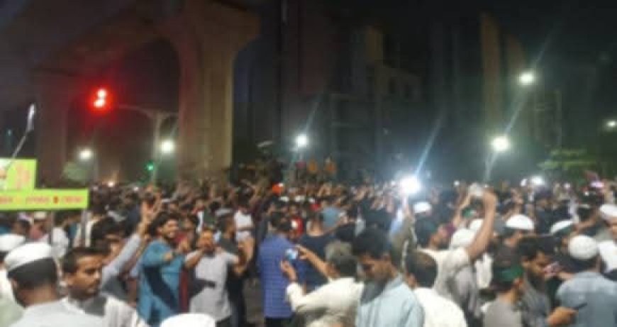 আ. লীগের কার্যক্রম নিষিদ্ধ, উল্লাসে বিক্ষোভকারীরা