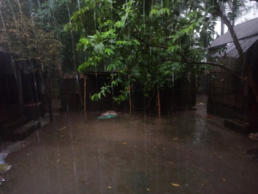 দেশজুড়ে ভারী বর্ষণের পূর্বাভাস, সতর্ক থাকতে বলছে আবহাওয়া অফিস