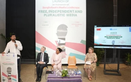 সরকারবিরোধী সংবাদ প্রকাশের কারণে গণমাধ্যম বন্ধ হবে না: তথ্য উপদেষ্টা