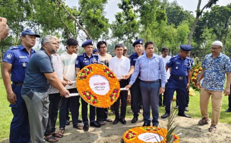 মাইলস্টোনের শিক্ষিকা মাহেরীন চৌধুরী সমাধিতে নীলফামারীর ডিসি-এসপির শ্রদ্ধা