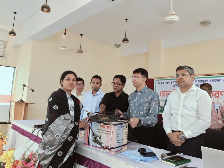 ডিমলায় নারী উপকারভোগীদের মাঝে বিনামূল্যে সেলাই মেশিন বিতরণ