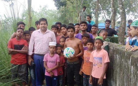 জলঢাকায় খেলাধুলায় তরুণদের উৎসাহিত করতে মাঠে মাঠে ছুটছেন ইউএনও