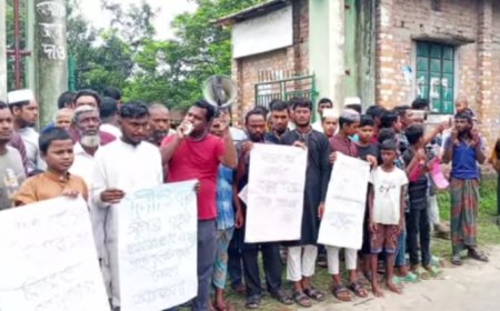 ডিমলায় মাদ্রাসার নতুন কমিটি বাতিলের দাবিতে ছাত্র-ছাত্রীদের মানববন্ধন ও বিক্ষোভ