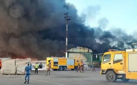 ঢাকা বিমানবন্দরে আগুন: উদ্ধার কাজে বিমান নৌ সেনাবাহিনী বিজিবি