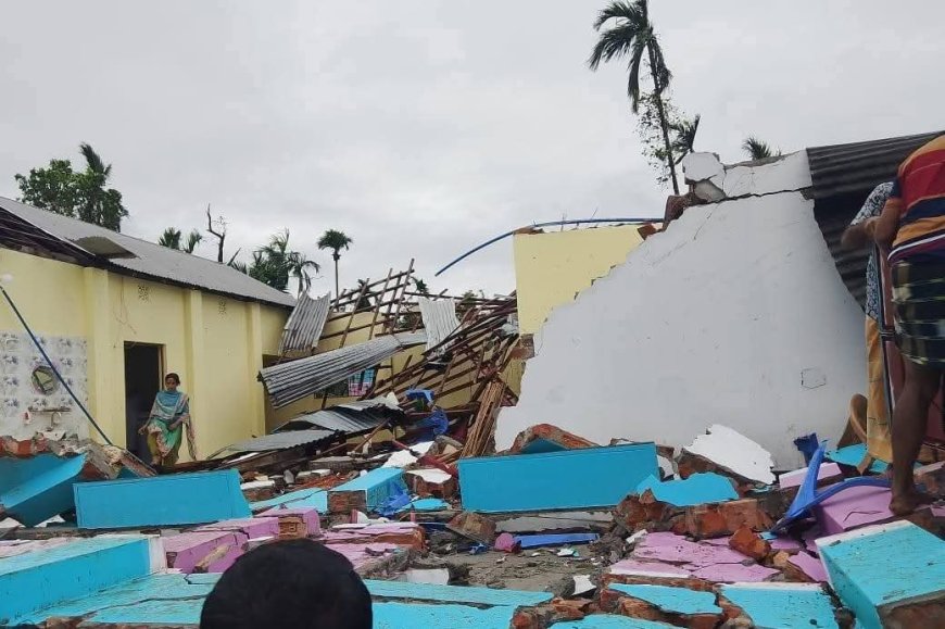 নীলফামারীতে আকস্মিক ঝড়ে তছনছ ৫ শতাধিক ঘড়বাড়ি, আহত ৫০